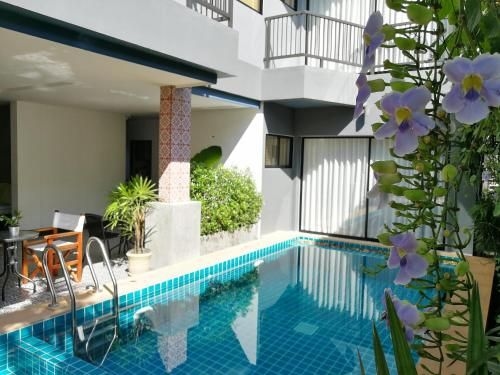 ดิ อัมเบรลลา เฮาส์ (The Umbrella House)1