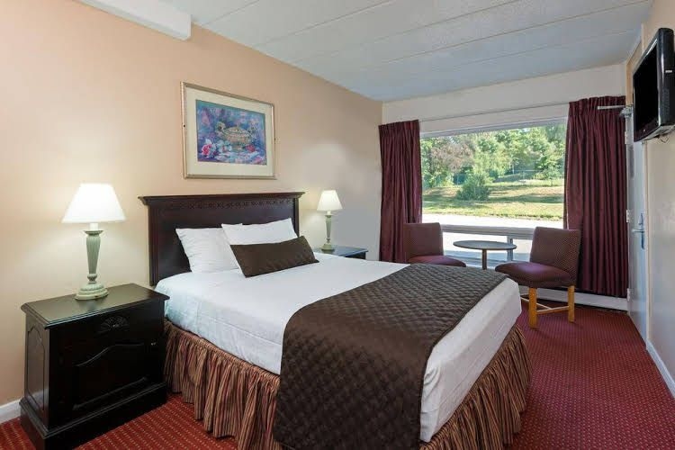 Knights Inn Barrie2