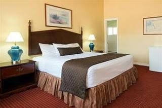 Knights Inn Barrie0