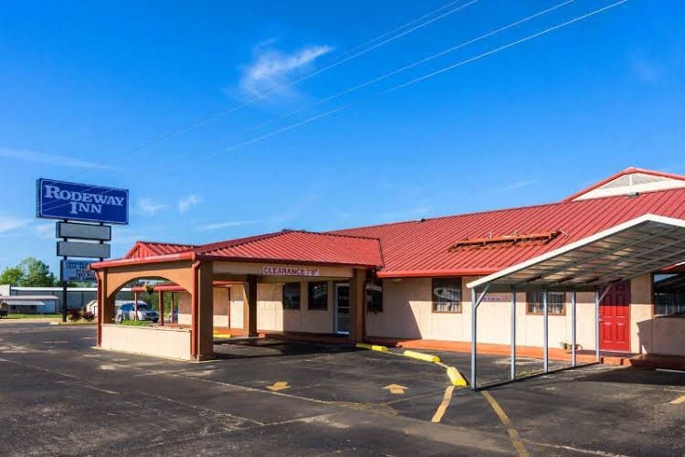 Rodeway Inn1