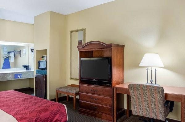 Rodeway Inn Whitehall0