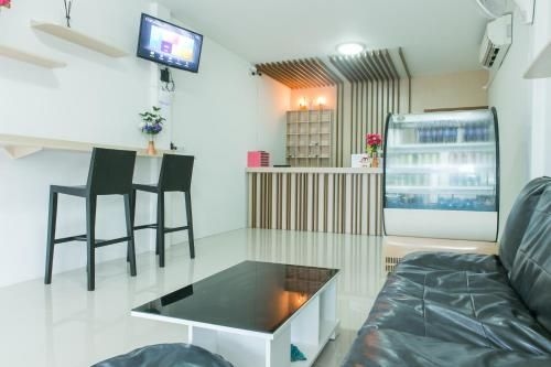 ชีพเปอร์ รูม (Cheaper Room)0