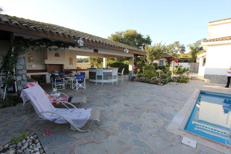 Mazeri Villa0
