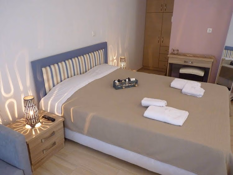 Ilianthos Apartments and Studios0