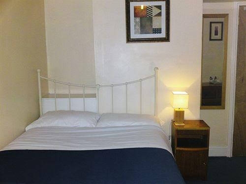 Crestwell House Bed and Breakfast0