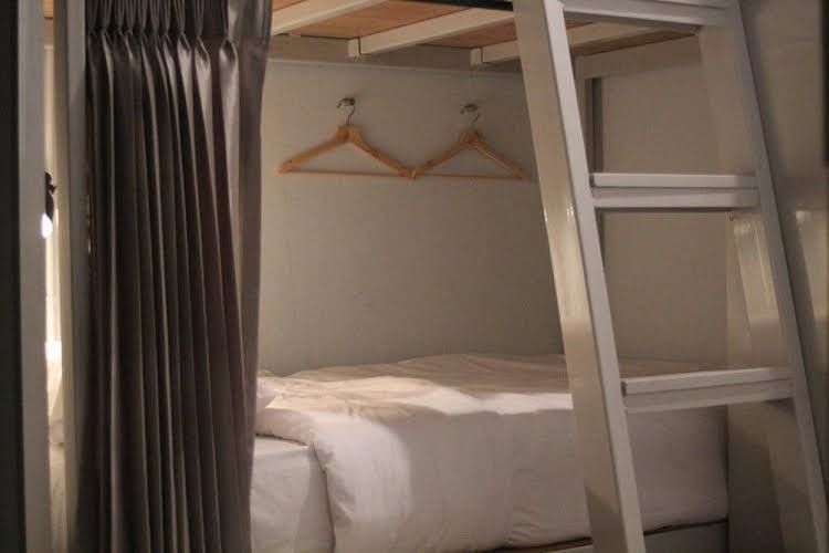 กู้ด วัน โฮสเทล แอนด์ คาเฟ่ บาร์ (Good One Hostel & Cafe Bar)1