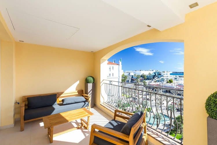 Palais View0
