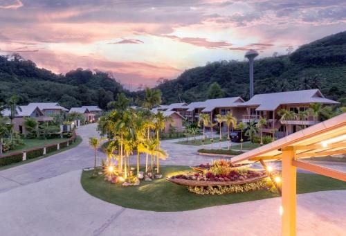 Sakoo Valley Naithon Beach0