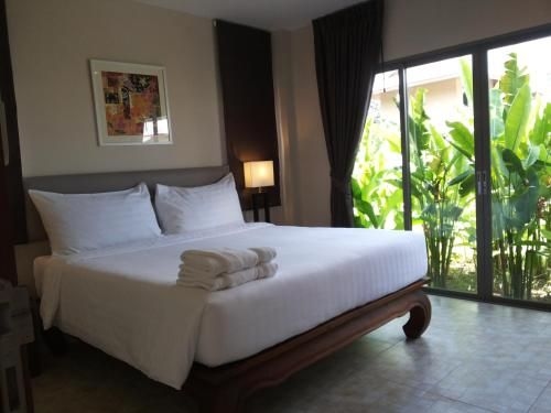 Sakoo Valley Naithon Beach1