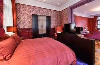 Yi Boutique Luxury0