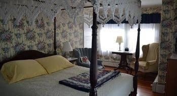 Harbor Inn0