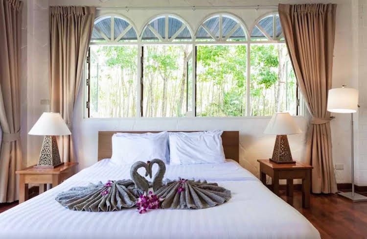 Paklok Traditional Thai villa0