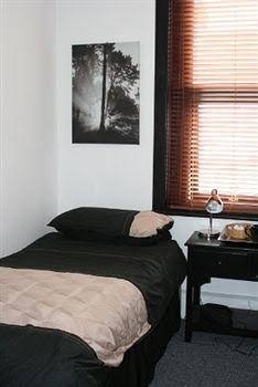 Claremont Guest House0