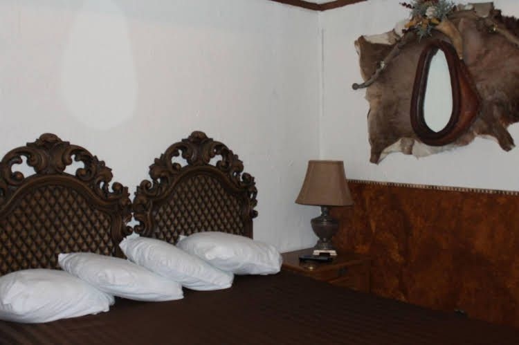 Black Bear Motel0