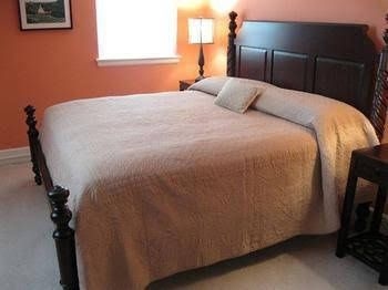 Abigail Inn0