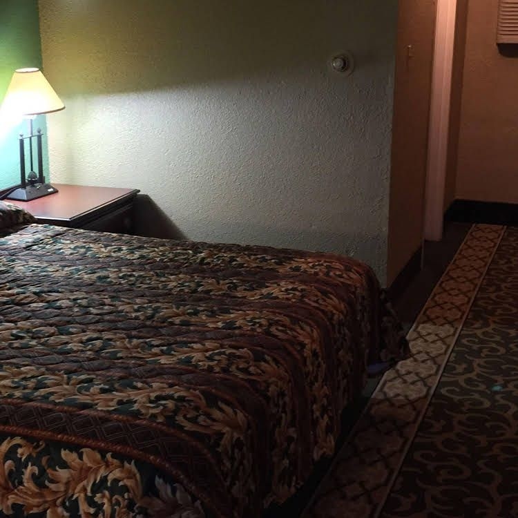 Lansing Motel0