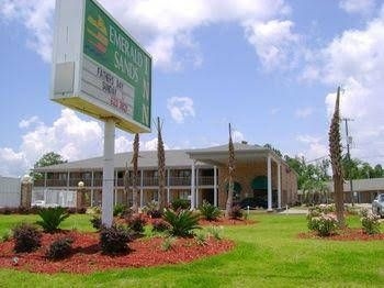 Emerald Sands Inn0