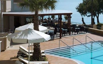 Molos Bay4