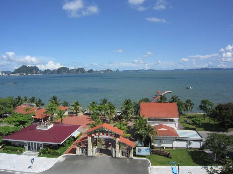 Ha Long Bay0