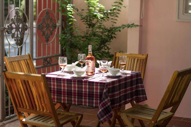 Red Ceramics Homestay0