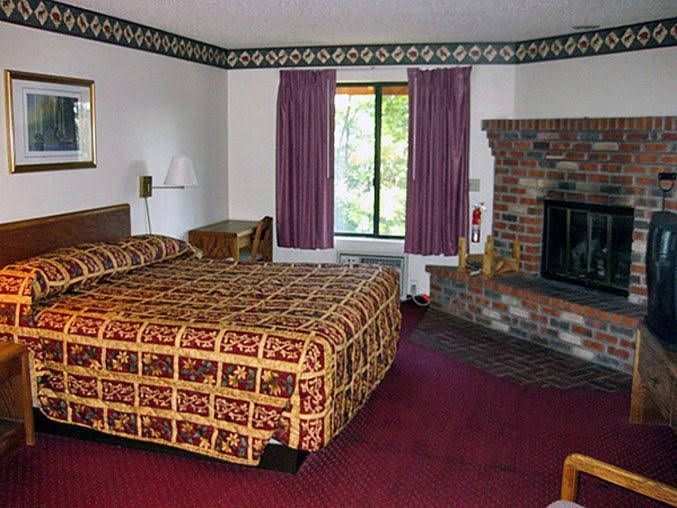 Bear Mountain Inn0