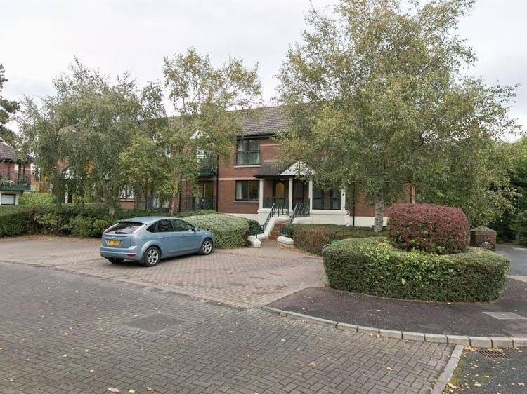 Ashleigh Manor0