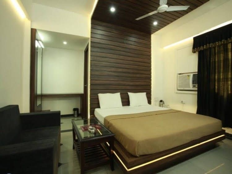 Mohit Regency0