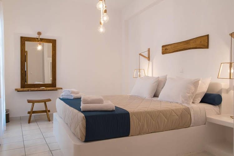 Santorini Crystal Blue0