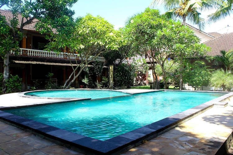 Budhi Beach Inn0