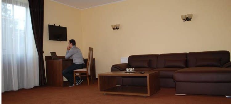 Aris Villa0