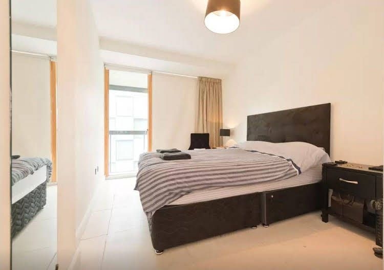 Hanover Dock Apartment1