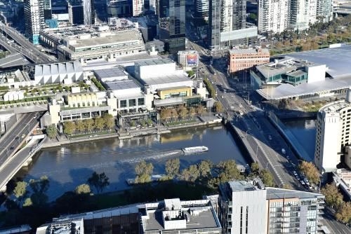 Melbourne SkyHigh Apartments3