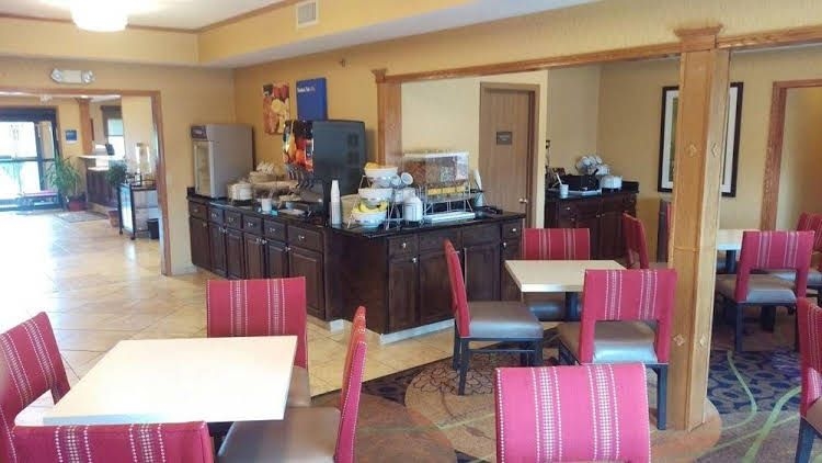 Comfort Inn0