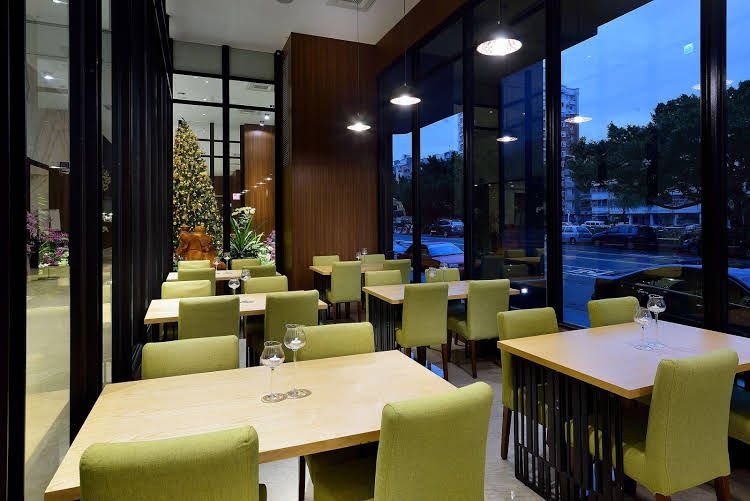 โรงแรมแอริส อินเตอร์เนชั่นแนล (Aeris International Hotel)2