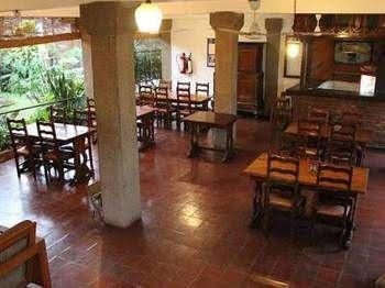 Ivory Inn0