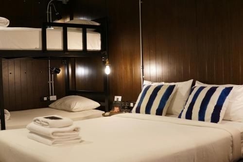 STrips the Poshtel2