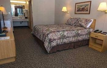 Pacific Inn Motel0