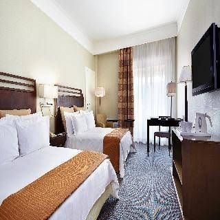 Crowne Plaza St Peters2