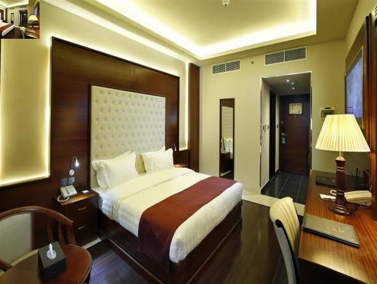 Queen Palace1