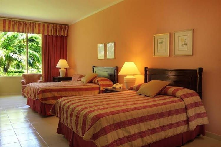 Decameron Beach0