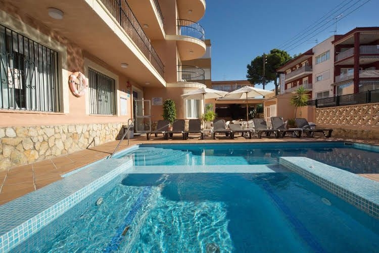 Naika Studios and Apartments0
