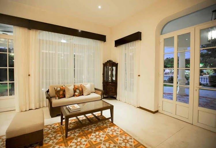 Mansion Delfina0