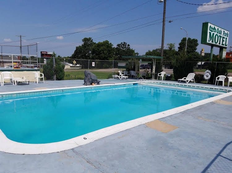 Oak Park Motel1