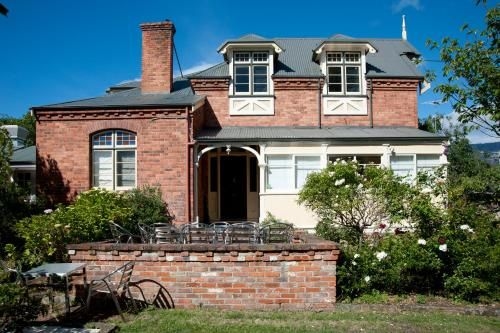 Lowena Cafe and Accommodation1