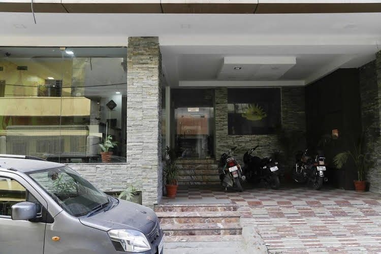 OYO Premium Jaipur Junction0