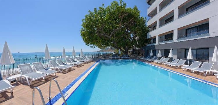 Floria Beach0