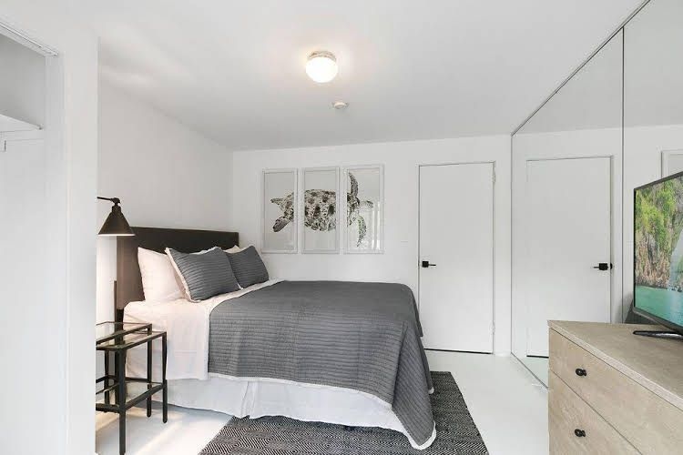 Latch PopUp Inn0