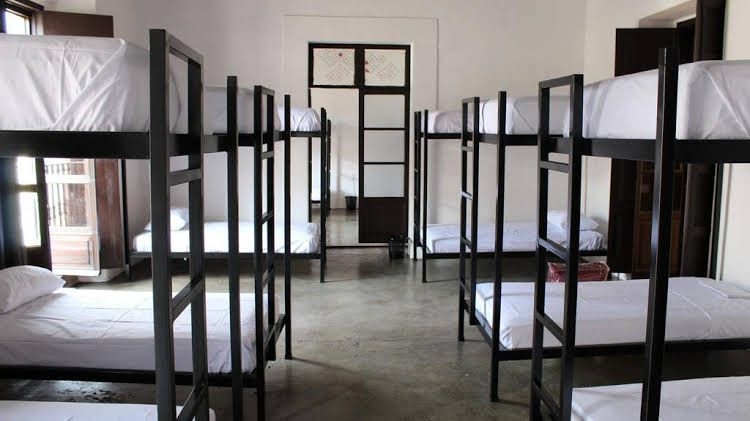 Arts Party Central Hostel Cancun0