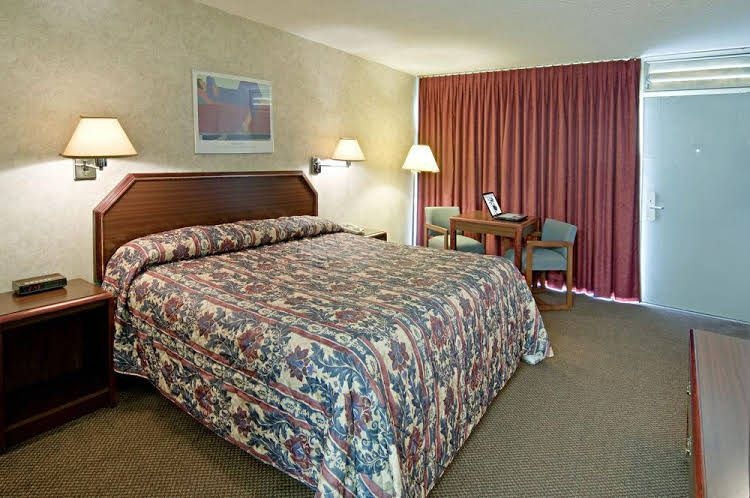Royal Inn0
