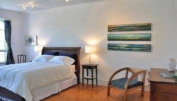 The Gallery Inn0